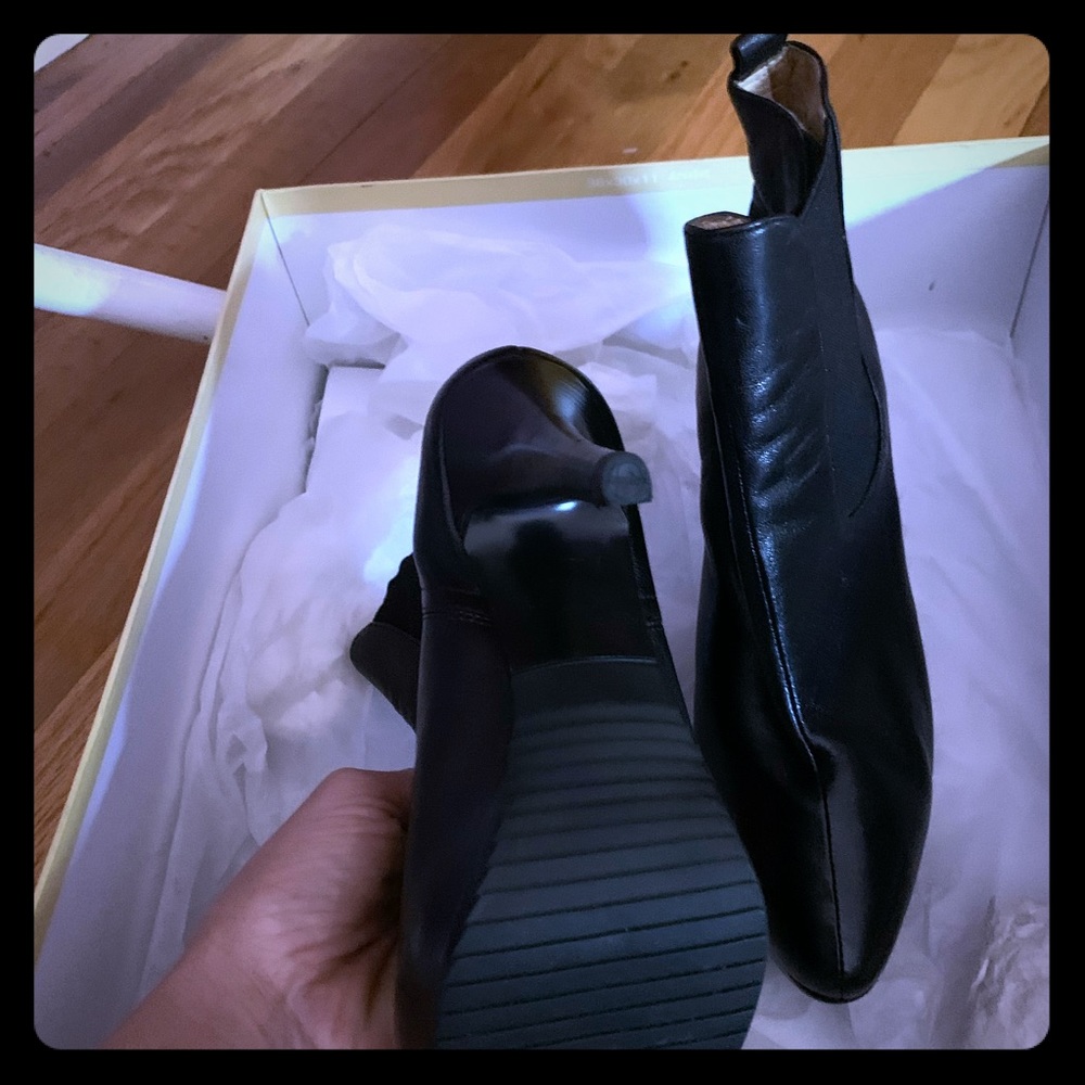 MK bootie in excellent condition.